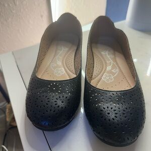 Elegant Black Perforated Women's Flats